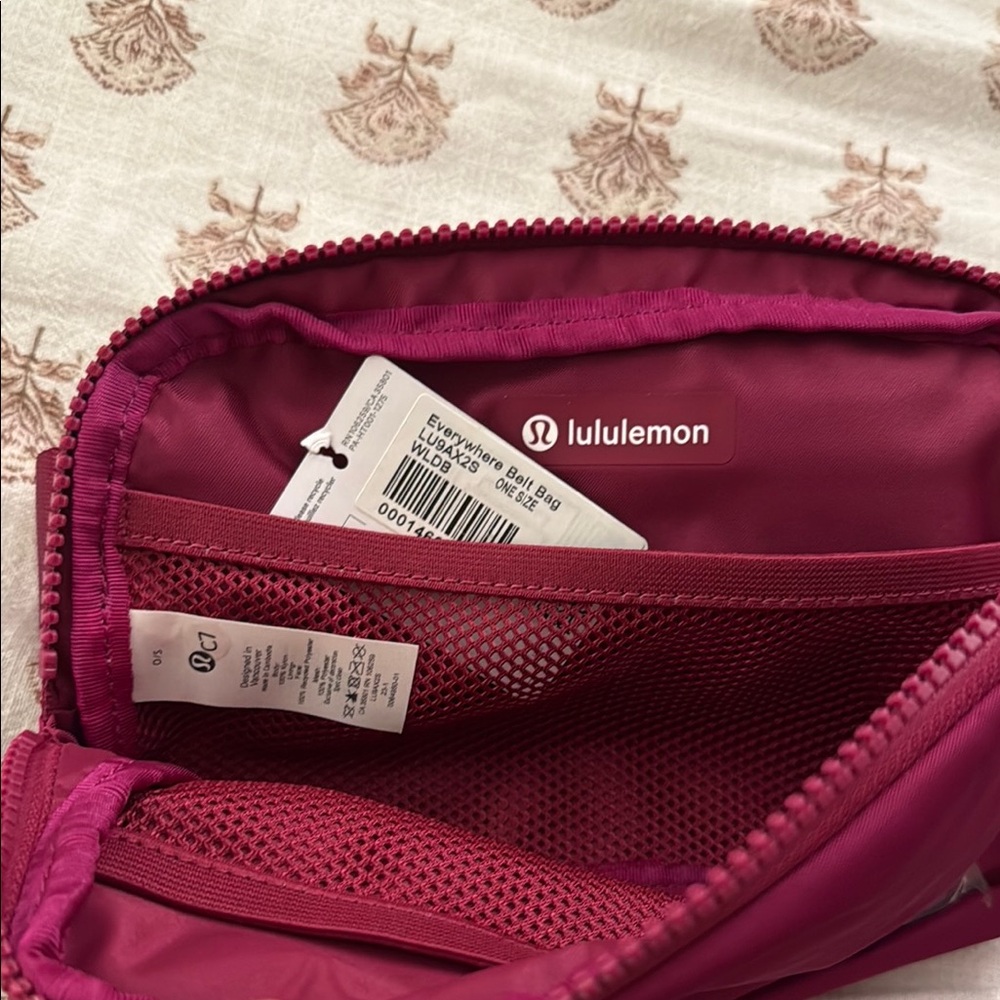 Everywhere Belt Bag 1L Wild Berry - Picture 7 of 7